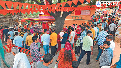 On the occasion of Navratri festival, devotees thronged Khodaimata temple in the city for the first rosary darshan.