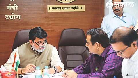 MLA Suhas Kande discussing with Industry Minister Uday Samant regarding Mumbai MIDC.
