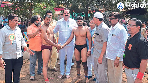 Relief and Rehabilitation Minister Anil Patil while adding the wrestlers during the district level wrestling selection test. Neighboring District and Taluka Kustigir Sangha office bearers.