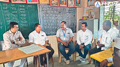 Rakesh Salunkhe, Mahaveer Singh Rawal, Sangram Patil, Sanjay Patil and others present in Zilla Parishad School.