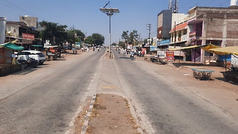 protest for demanding maratha reservation strict lockdown in ghansawangi city police marathi news 