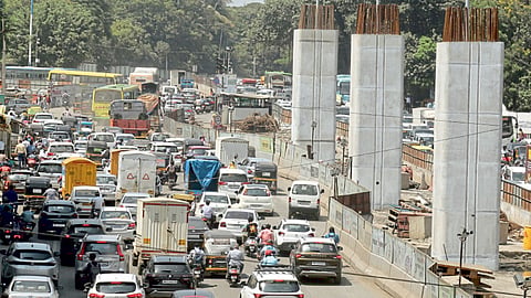 Pune University Chowk traffic