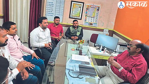 A delegation of Yuva Sena in discussion with the District Surgeon regarding the problems in Civil.