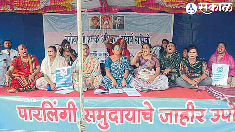 Indefinite hunger strike in front of the collector office.