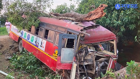 One killed 15 passengers injured in ST-bike collision accident satara police hospital 