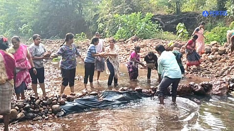 Kokan: कुशल कामगारांची मदत न घेता कृषी विद्यापीठाच्या विद्यार्थिनींनी बांधले बंधारे