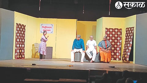 episode from the theater play ``Smarnarth''.