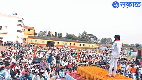 Manoj Jarange-Patil interacting with Maratha community members.