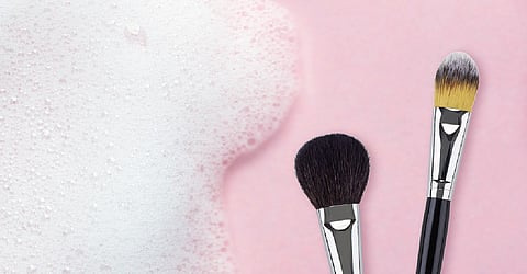 Makeup Brush स्वच्छ कसा करायचा हा प्रश्न पडलाय? मग या टीप्स येतील कामी