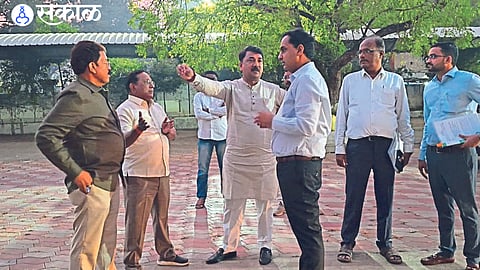 MP Unmesh Patil while inspecting the proposed site for the Technology Extension Center in the area of ​​Government Tannariketan in the city on Friday.