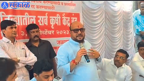 Guardian Minister Gulabrao Patil speaking at the agitation of the Agriculture Center Managers. Vinod Taral, state president of the association along with him