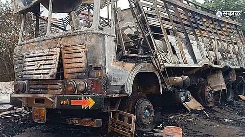 अरे बापरे: अचानक घेतला गाडीने पेट; १२ चाकी  मालवाहू वाहन आगीत जळून खाक 