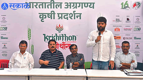 Sahil Nyaharkar giving information about 'Krishithon'. Neighbors Sanjay Nyaharkar, Arun Mulane, Nitin Marathe, Laxmikant Jagtap.