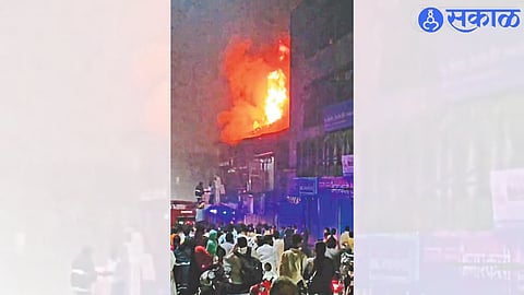 Fire breaks out at Vardhaman home wear showroom in Nashik.