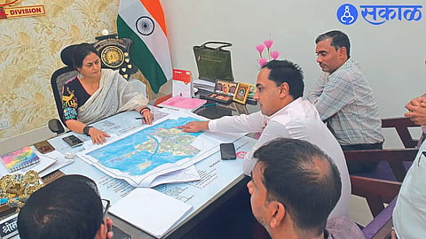 Collector Ayush Prasad and officials in discussion with Railway DRM Iti Pandey.