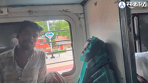 Grandmother and grandson met again on Monday in Nagar Quail Railway.