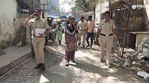 police arrested two accused who robbed near skywalk in kalyan station 