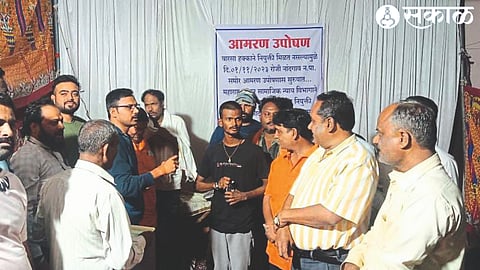 Chief Vivek Dhande while breaking the hunger strike of the sweepers who are going on for inclusion in the service by right of inheritance