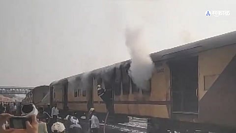 Fire broke out in Purna- Parli passenger train 