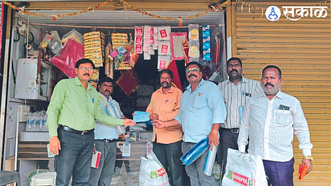 Officers and staff of Solid Waste Management Department while taking action by confiscating plastic bags and giving fine receipts
