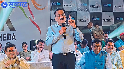 Minister Girish Mahajan speaking at Chetak Festival
