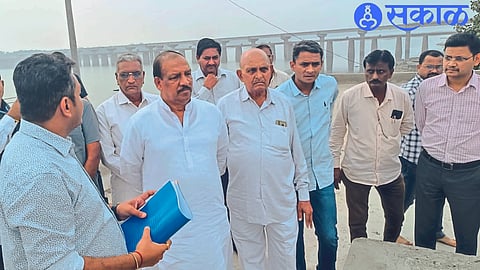 Tribal Development Minister Dr. Ramchandra Patil, Local Head of Vijayakumar Gavit Neighborhood Pilgrimage Development Committee, Public Works Department Executive Engineer Mayur Vasawe, Akash Patil, Local Officers