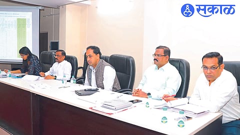 Collector Ayush Prasad while giving instructions in the meeting of Revenue Officers.