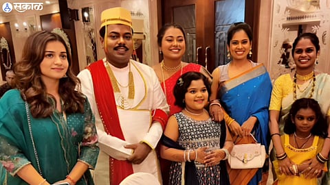 marathi actor vinamra bhabal wedding with pooja attend marathi actress hruta durgule