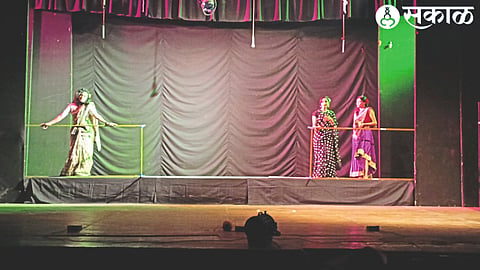 An episode from the play Kayachakra.