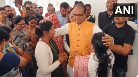 Former Madhya Pradesh CM Shivraj Singh Chouhan women supporters  got emotional watch video