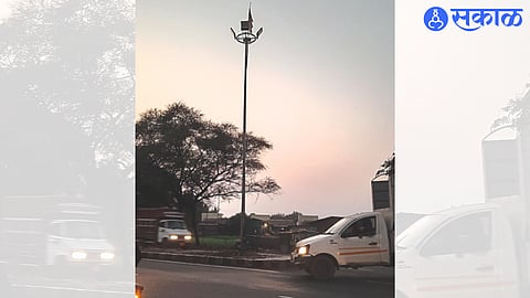 Closed high mast near Meera Lawns on Nashik- Chhatrapati Sambhajinagar road