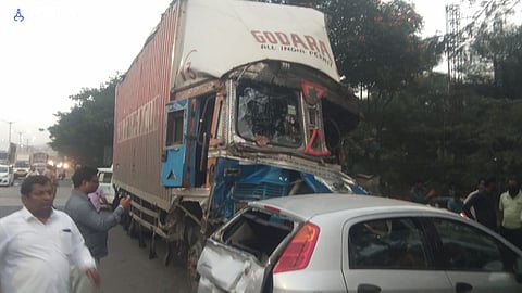 Pune Accident : पुण्यातल्या भूमकर पुलावर अपघात; ट्रकने कारला दीड किलोमीटर फरफटत नेलं