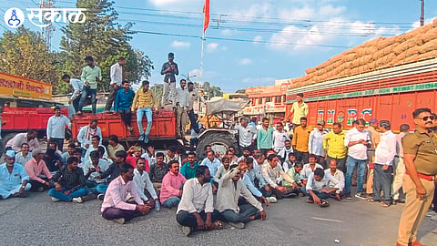 Angry farmers staged a road stop on Lasalgaon-Kotamgaon road here after Center announced  ban on onion exports.
