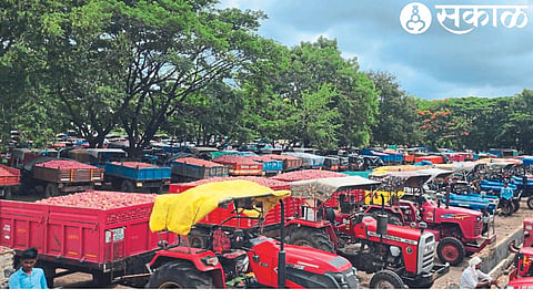 Onion tractors arrived by market committee on Wednesday.