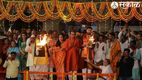 Prabhu Shri Ram Chandra chanting on Ramtirtha God Aarti with family by Uddhav Thackeray 