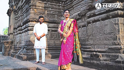 Temples and palaces attractive to many Goda Ghat preferred for pre wedding shoot