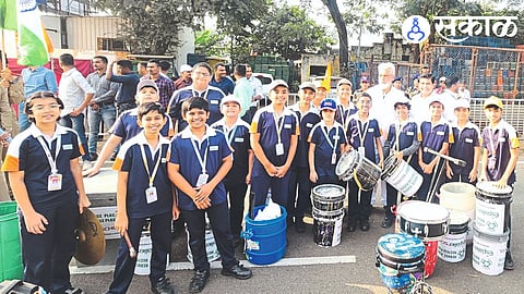 Band squad of Espalier School Neighboring Guardian Minister Dada Bhuse