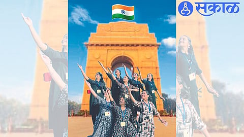 Performance of Kathak Dances in National Pathways