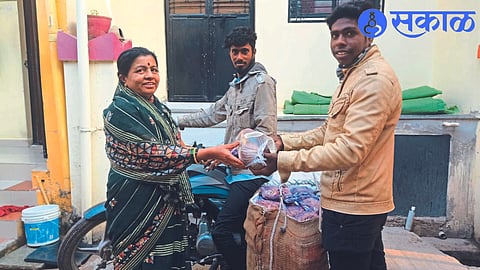 Housewives buying kharik, coconuts here