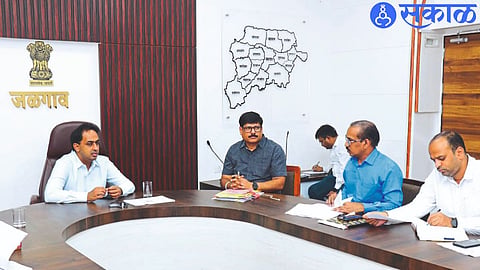 jalgaon District Collector Ayush Prasad while giving instructions in the meeting in the background of Pulse Polio Campaign.