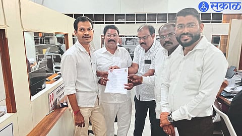 District Sakal Maratha Samaj office bearers while submitting objections to notification on Maratha reservation in Social Justice and Special Assistance Department. 