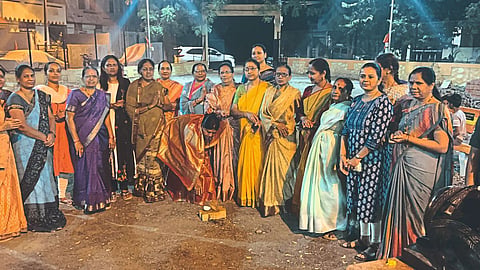 Former Mayor Pratibha Chaudhary while starting the work of installing paver blocks in Shivajinagar Udyan