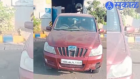 Mumbai Police seized vehicle with beef.
