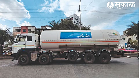 Heavy vehicular traffic on the main road.
