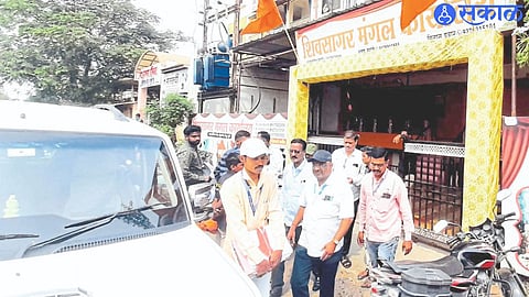 Municipal Corporation team on Monday sealed Mangal's office on Gondur Road for non-payment of dues. 