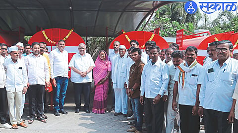 MLA Amrishbhai Patel, Zilla Parishad Vice President Devendra Patil while inaugurating the tanker.