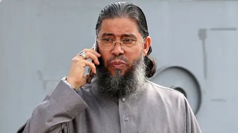 Imam insulted national flags 