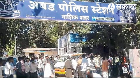 Crowd at Ambad Police Station.

