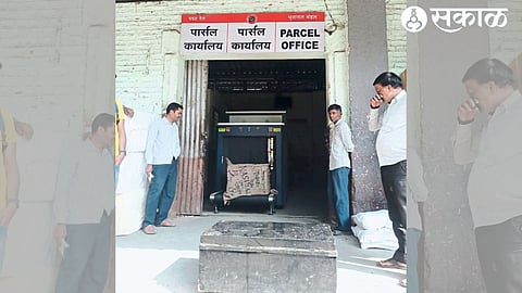 Agent scanning boxes at Railway Parcel Service