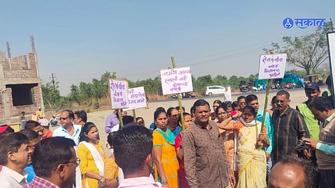 Uran News: न्याय हक्कांसाठी उरणमध्ये शेतकऱ्यांची आक्रमक; हिंद टर्मिनलवर दिली धडक